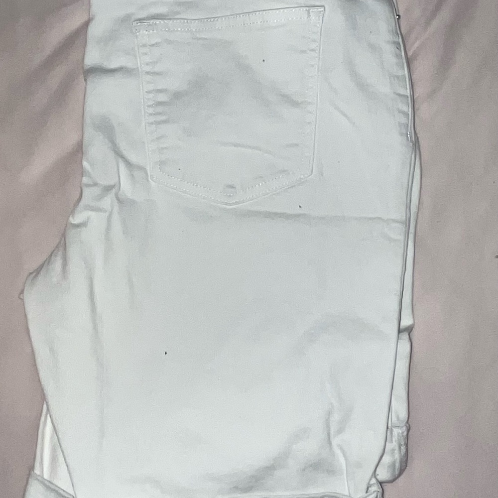 DKNY Bermuda style shorts white size 14